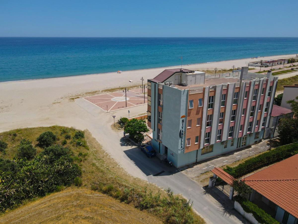 Hotel Rivabella Davoli Exteriör bild