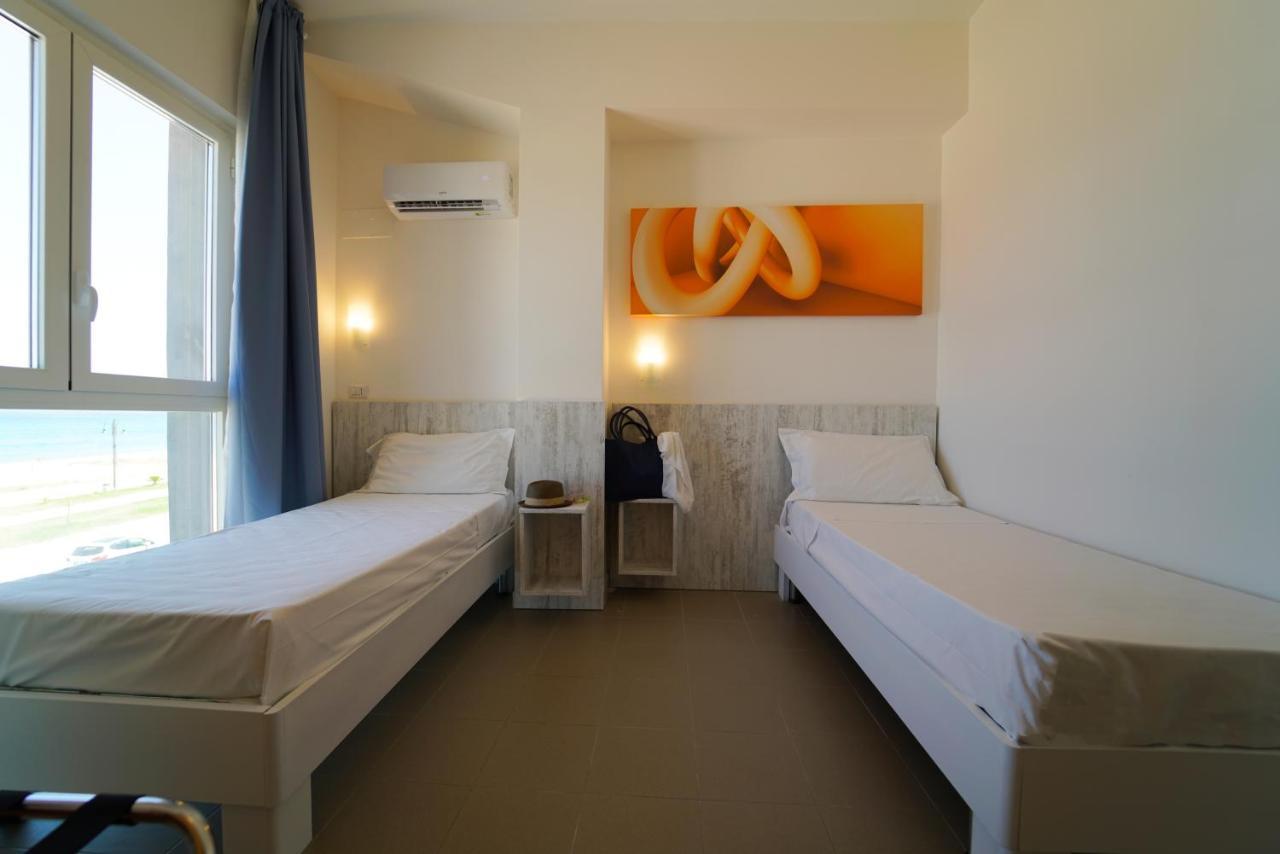 Hotel Rivabella Davoli Exteriör bild