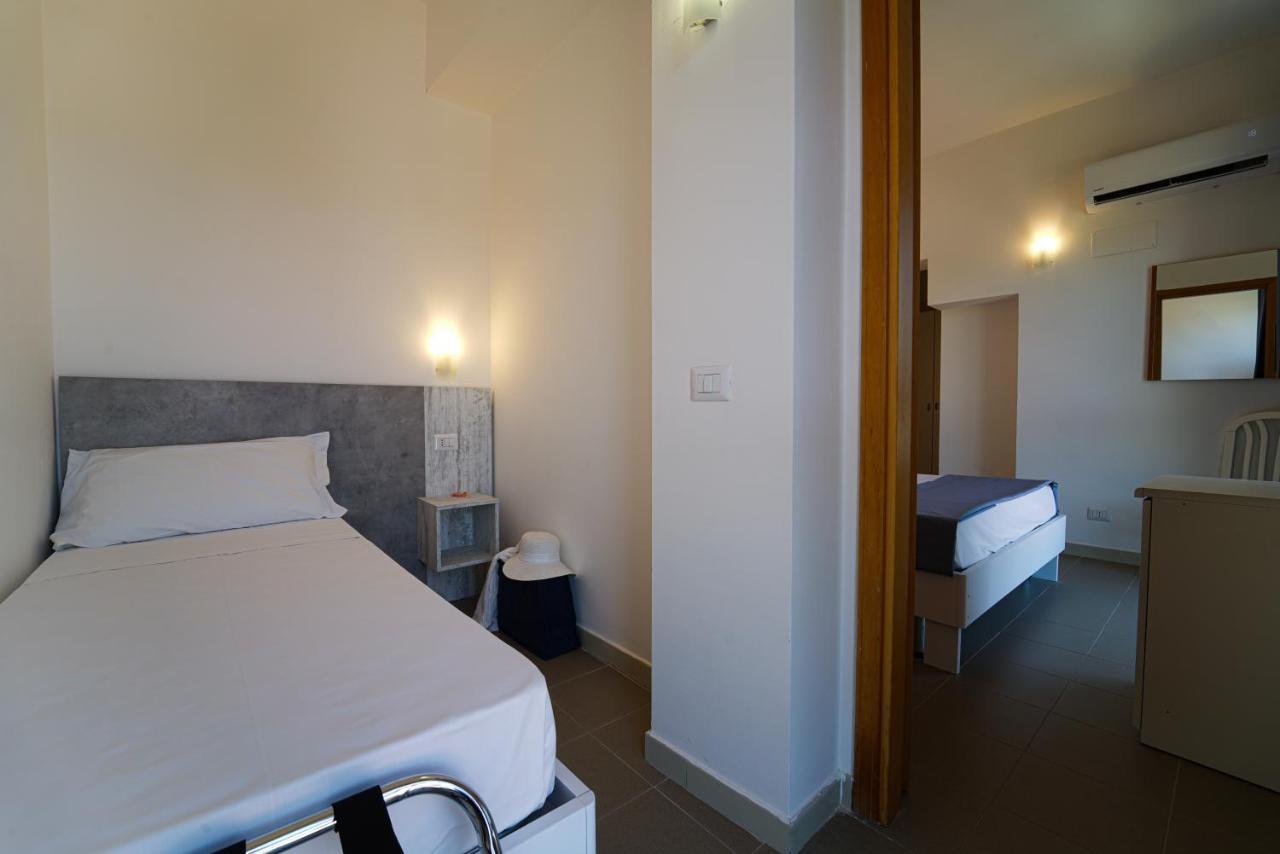 Hotel Rivabella Davoli Exteriör bild