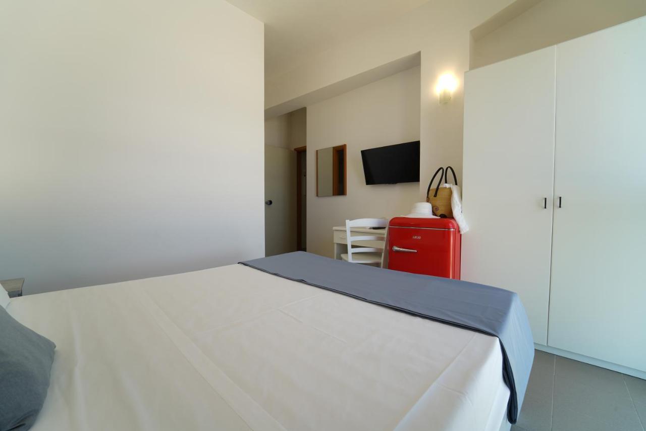 Hotel Rivabella Davoli Exteriör bild