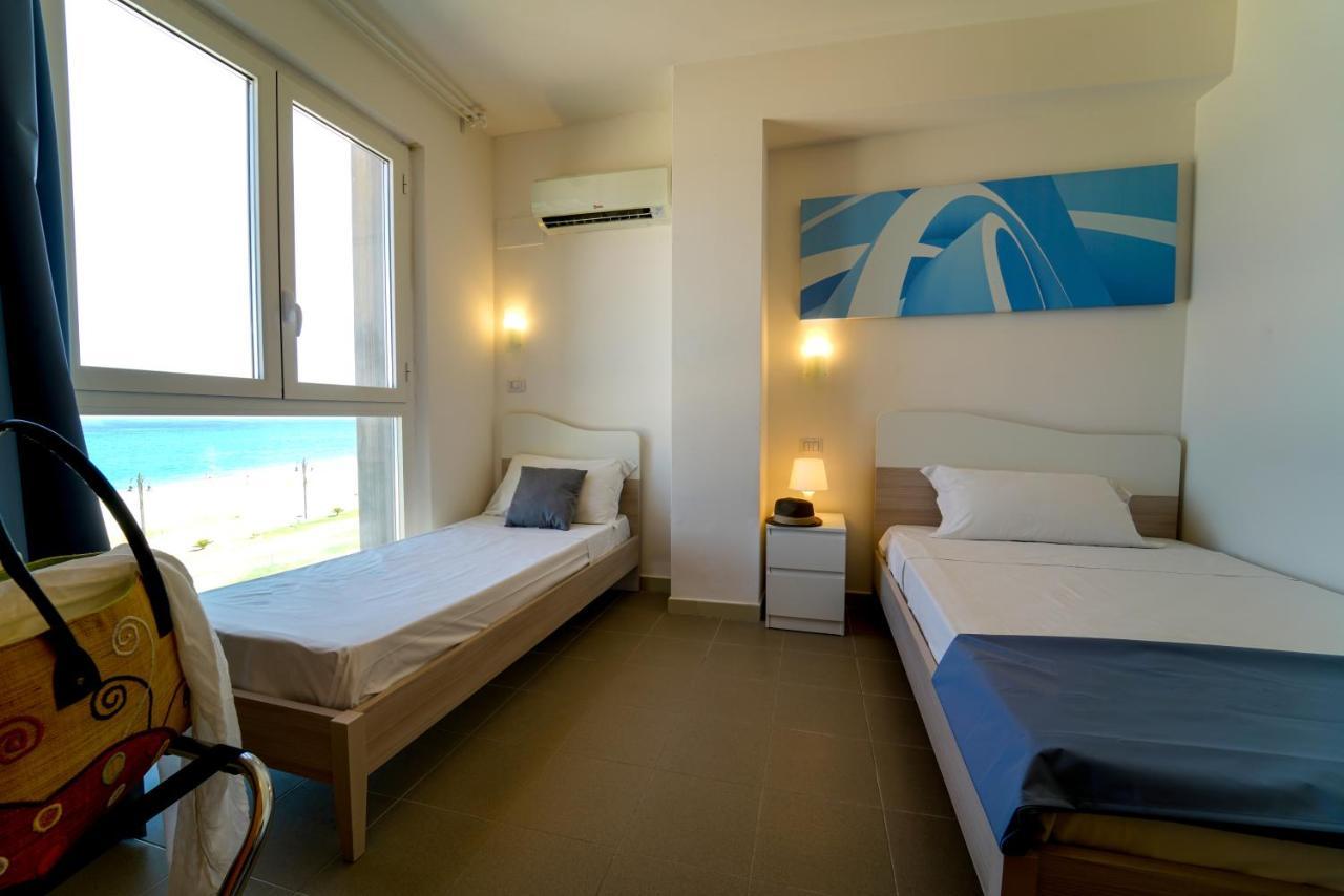 Hotel Rivabella Davoli Exteriör bild