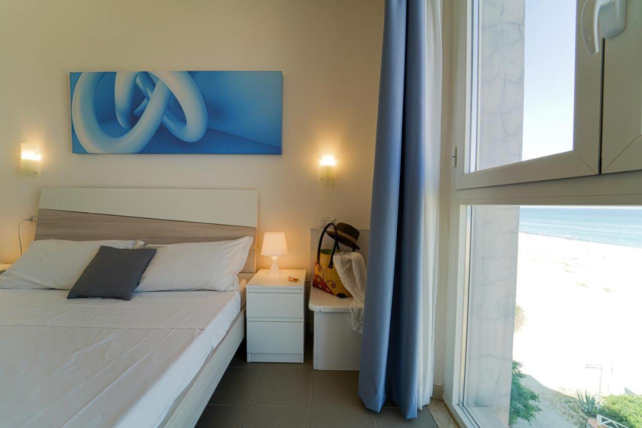 Hotel Rivabella Davoli Exteriör bild