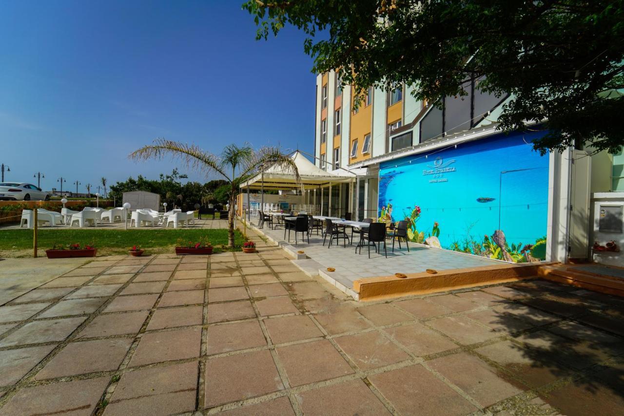 Hotel Rivabella Davoli Exteriör bild